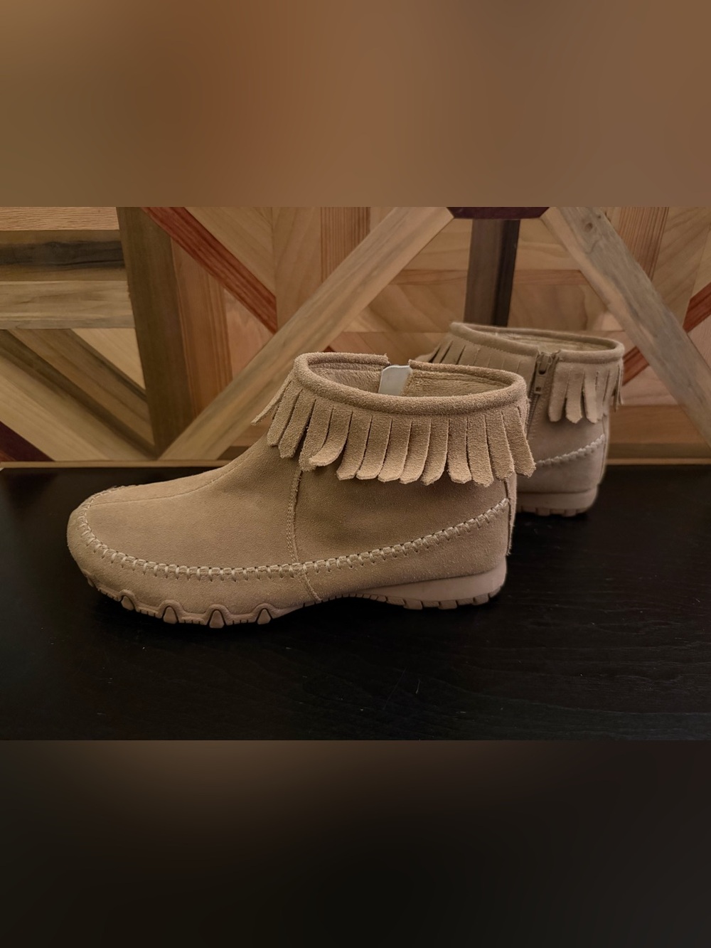 Skechers Boots size 10 Womens only worn once in excellent condition